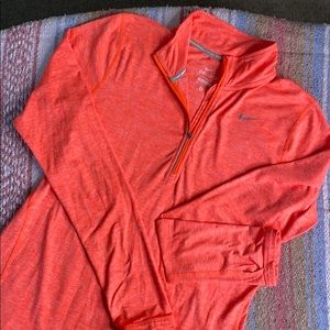 NIKE dry fit long sleeve w. running shirt sz. M